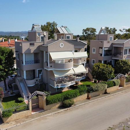 Helios: Charming Beach Home Next To Crystal Waters Неа-Макри Экстерьер фото