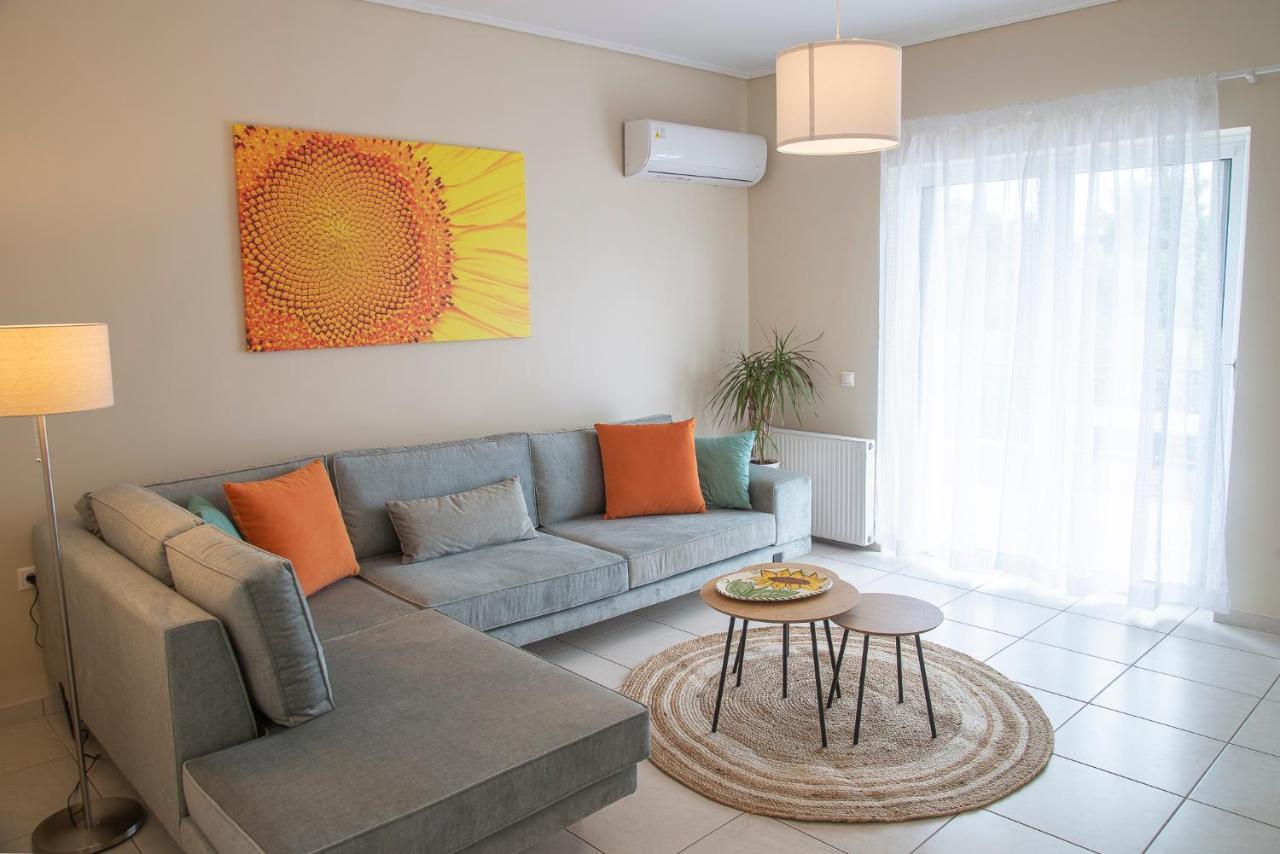 Helios: Charming Beach Home Next To Crystal Waters Неа-Макри Экстерьер фото