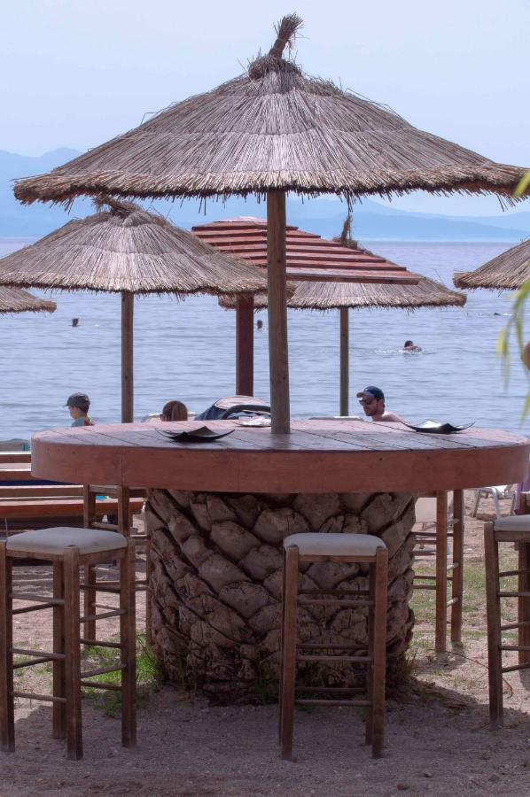 Helios: Charming Beach Home Next To Crystal Waters Неа-Макри Экстерьер фото