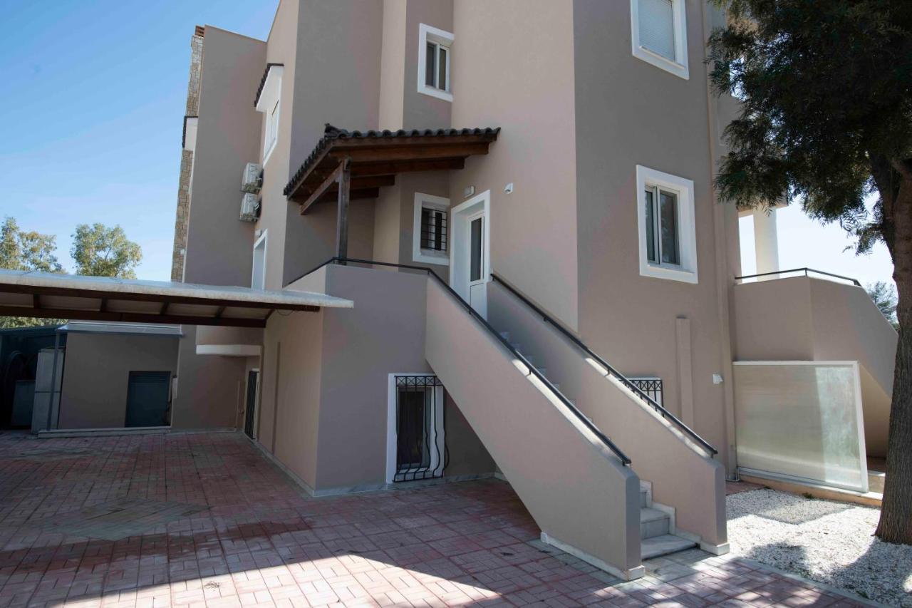 Helios: Charming Beach Home Next To Crystal Waters Неа-Макри Экстерьер фото